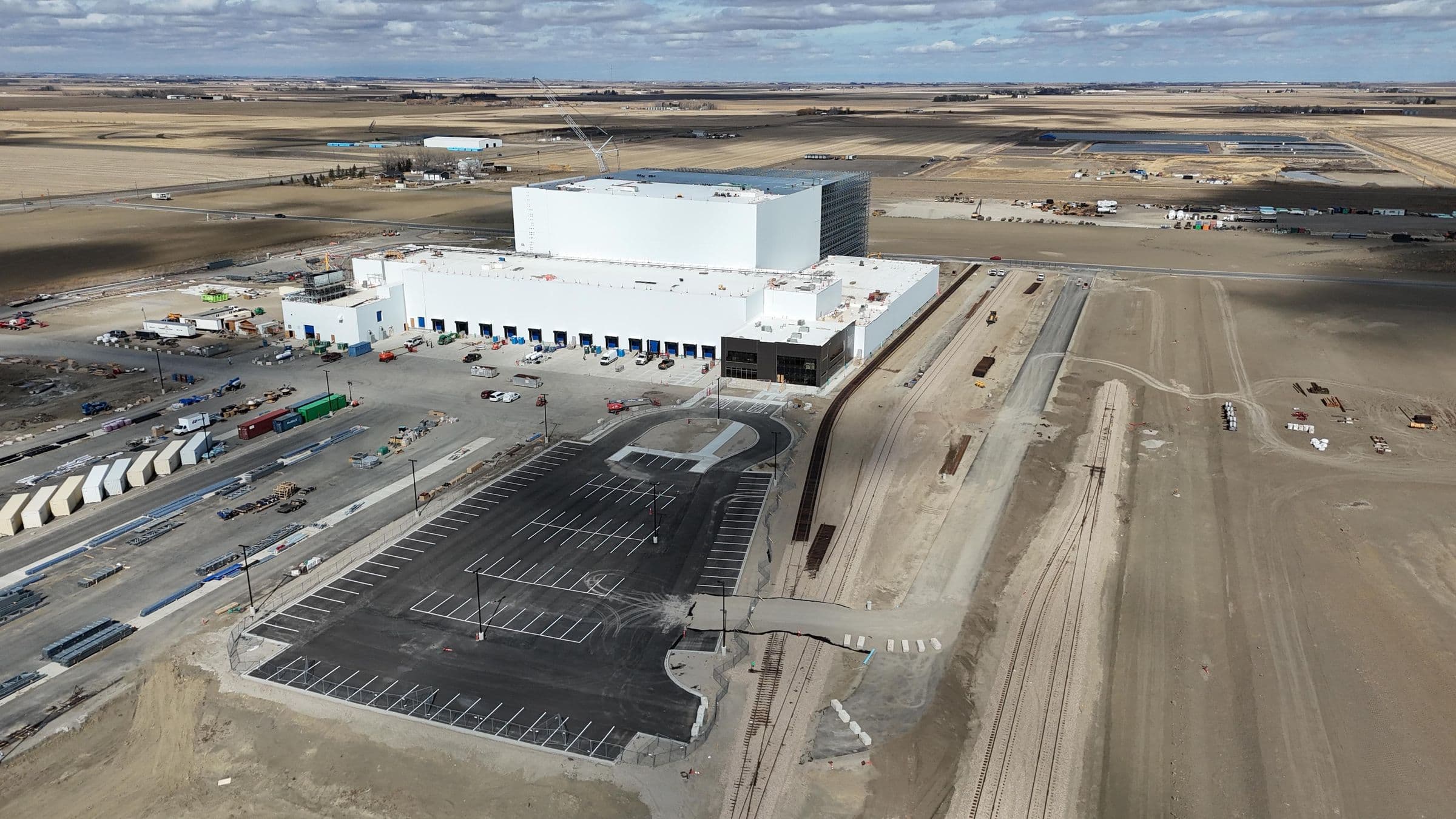Aerial view of the completed Coaldale rail spur beside the NewCold facility