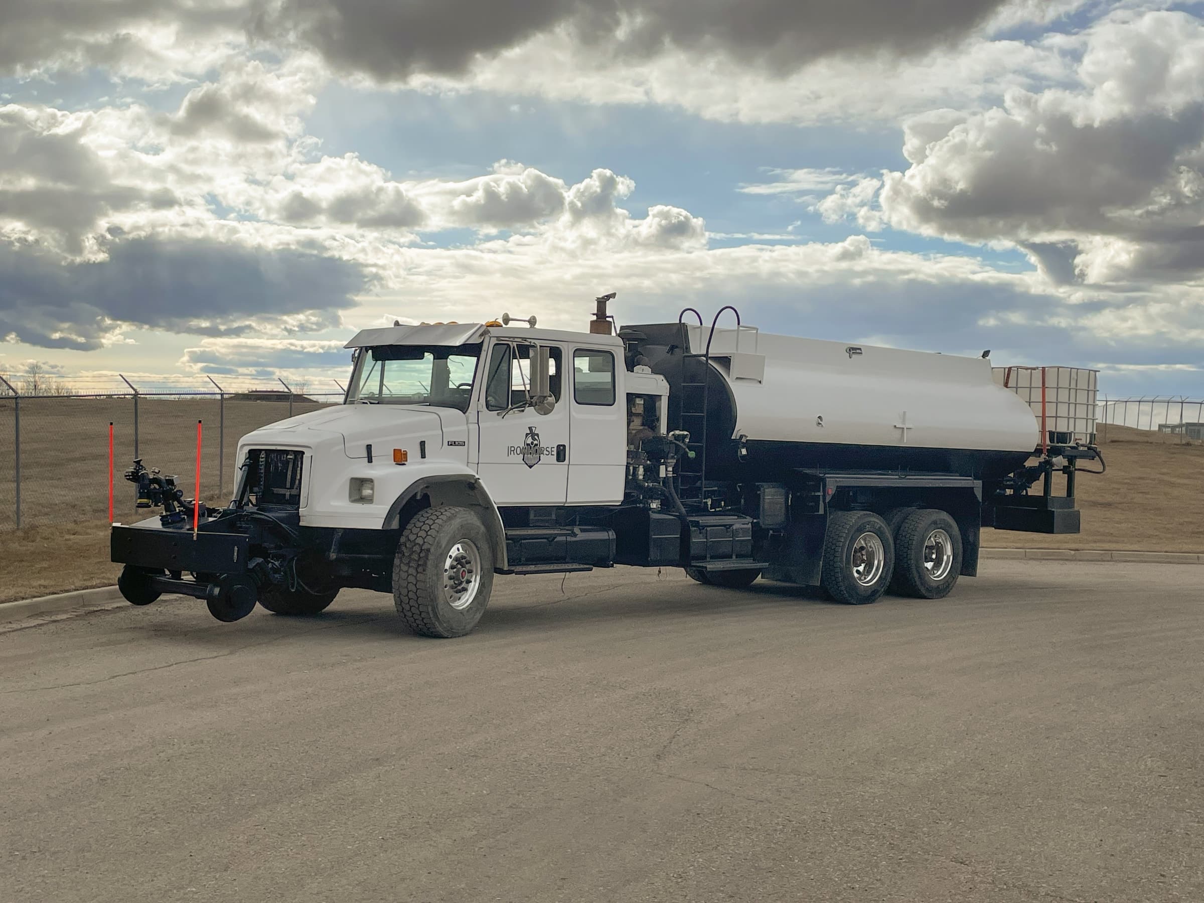 Ironhorse hi-rail water truck equipped for railway fire prevention